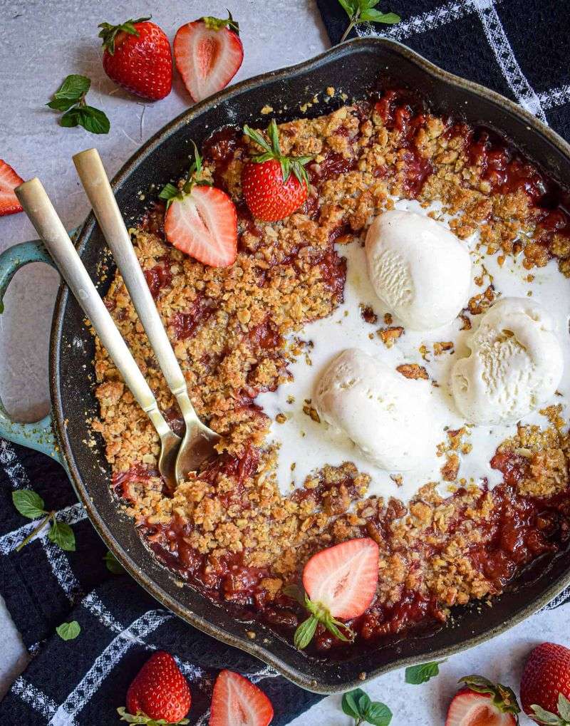 Strawberry Rhubarb Crumble