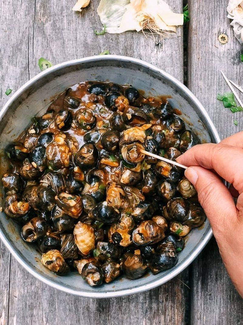 Periwinkle Garlic Butter Bowls