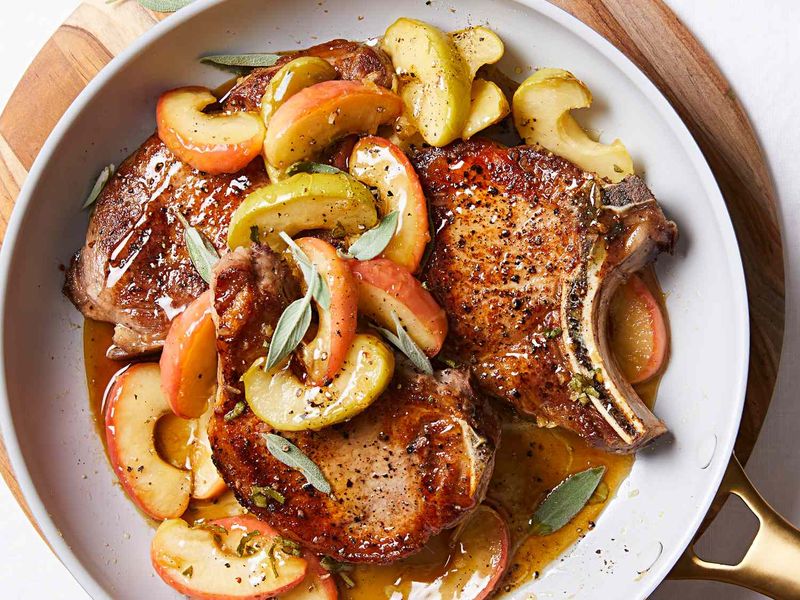 Pork Chops with Apple Sauce