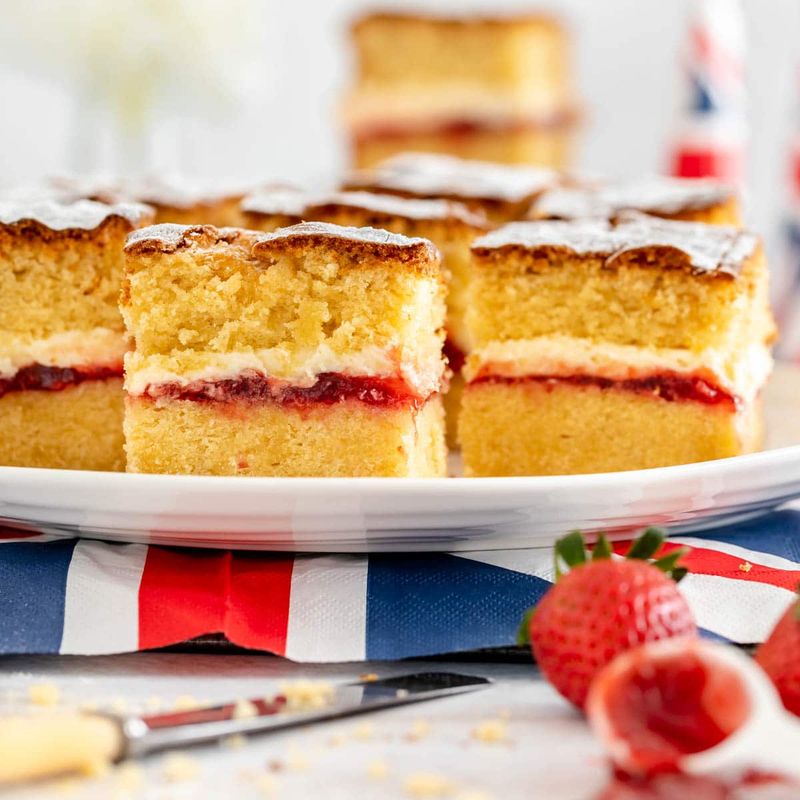 Victoria Sponge Traybake