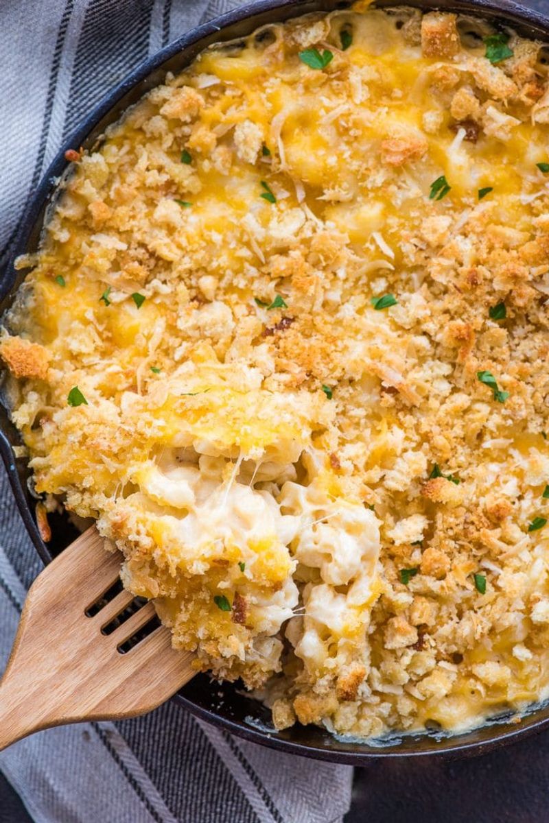 Baked Mac and Cheese Edges