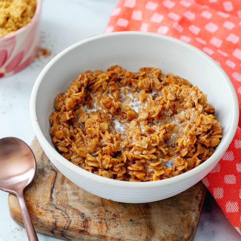 Oatmeal with Cinnamon and Walnuts