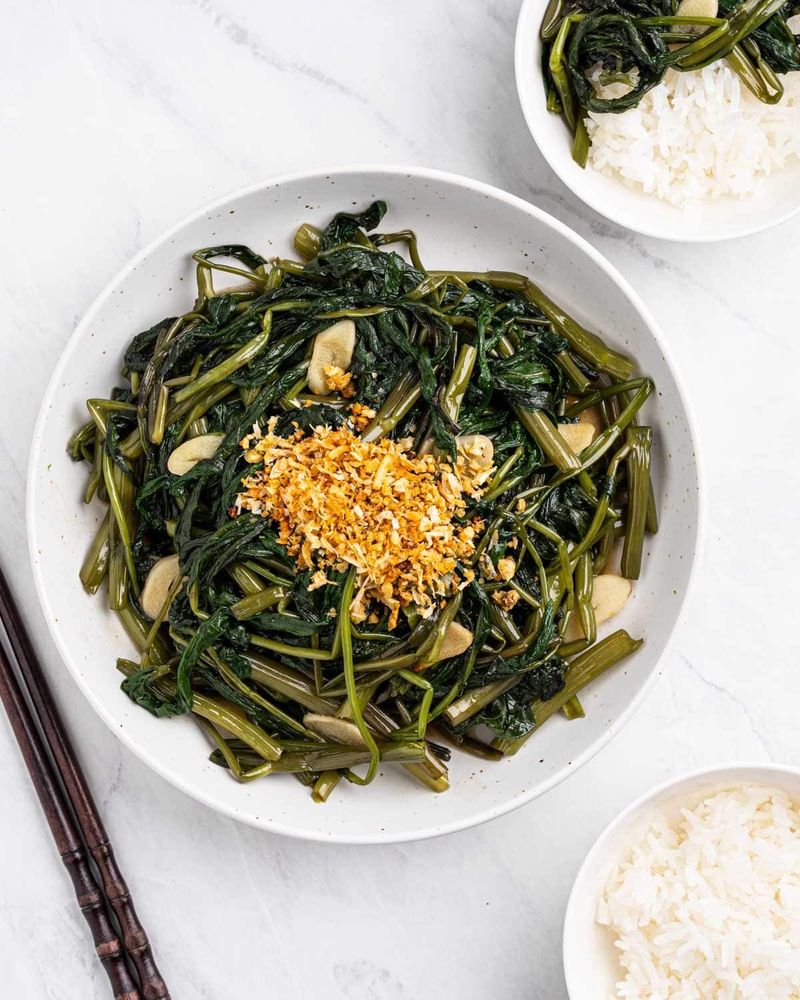 Rau Muong Xao Toi - Stir-Fried Water Spinach with Garlic