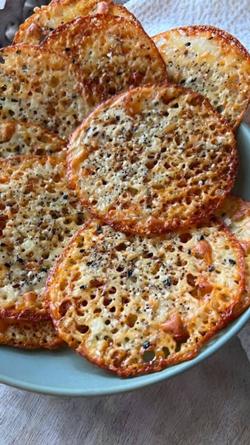 Cheese Crisps with Everything Bagel Seasoning