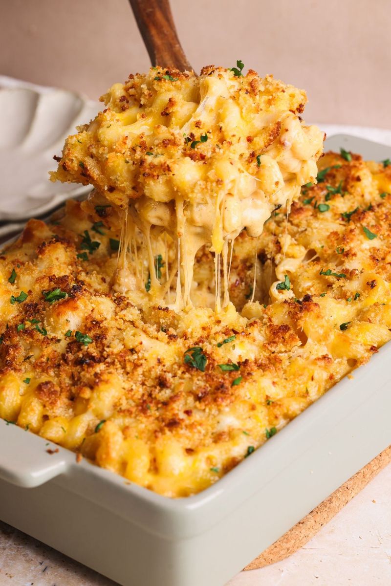 Oven-Baked Mac and Cheese with Breadcrumb Topping