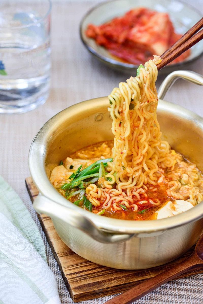 Ramyeon (Korean Instant Ramen)