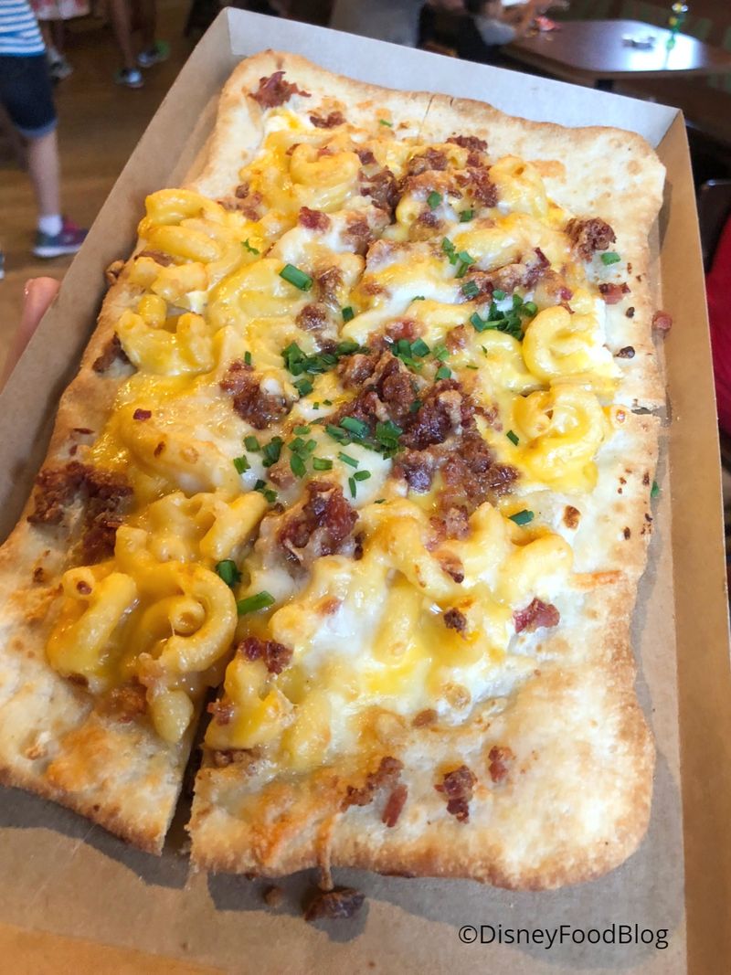 Leftover Mac and Cheese Crispy Flatbread