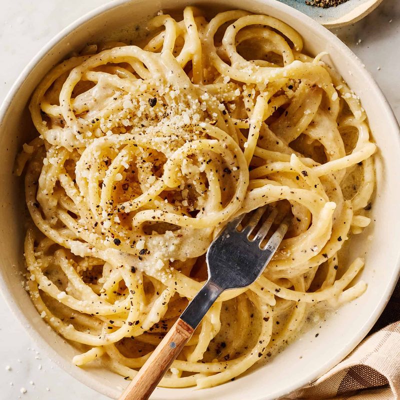 Italian Cacio e Pepe (Cheese and Pepper Pasta)