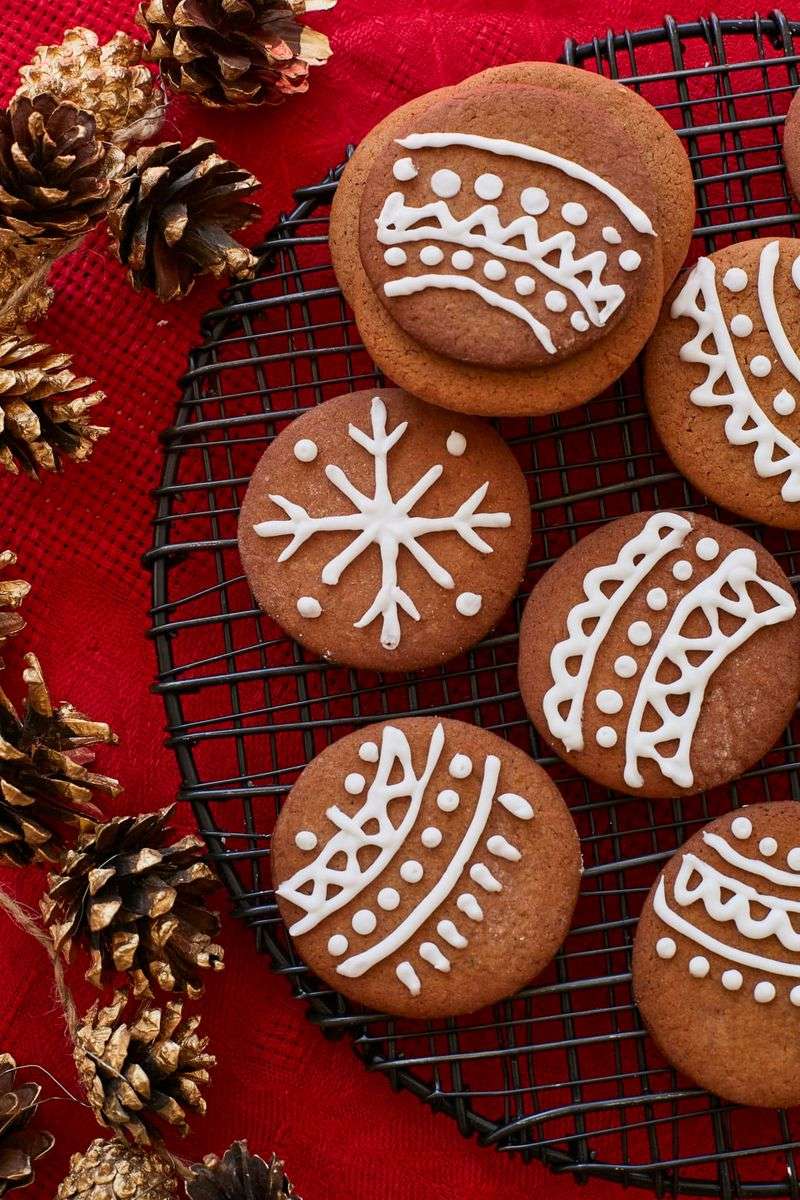 Swedish Pepparkakor (Swedish Gingerbread Cookies)