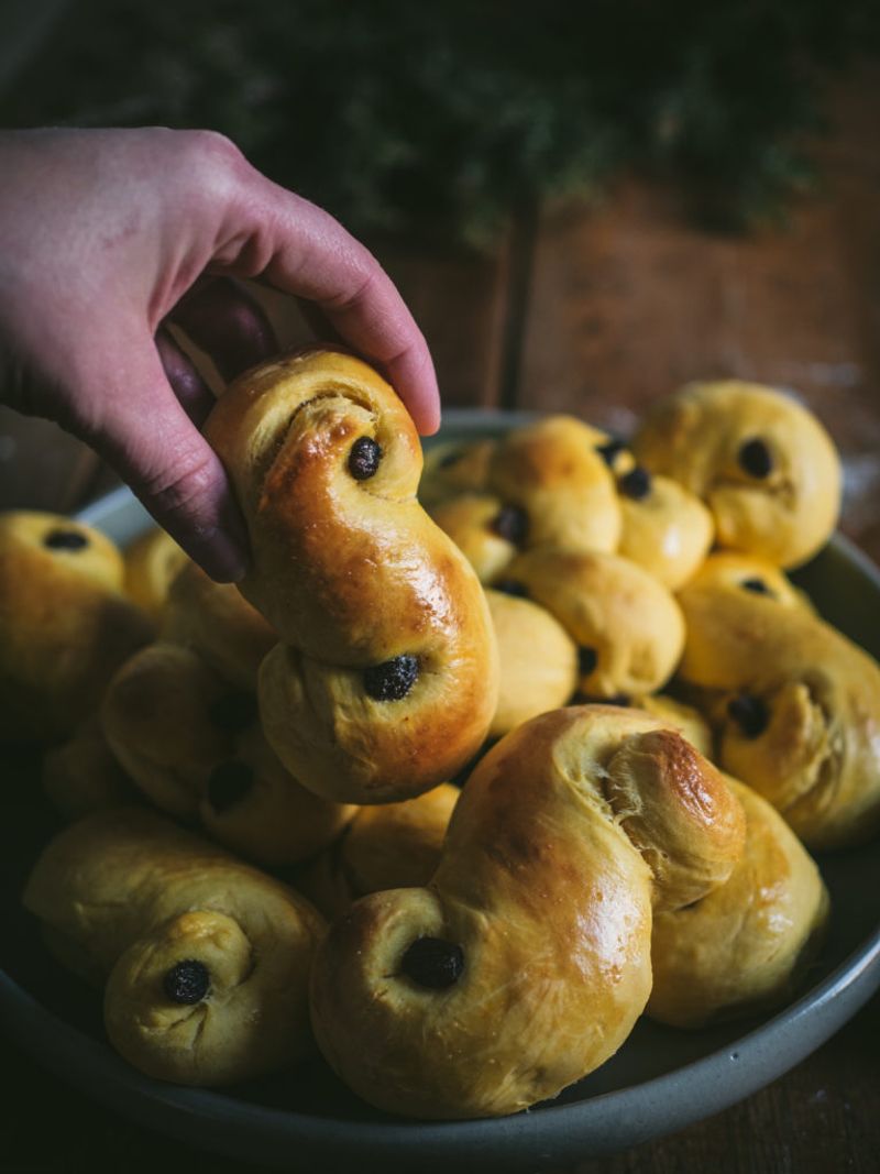 Lussekatter (Saffron Buns)