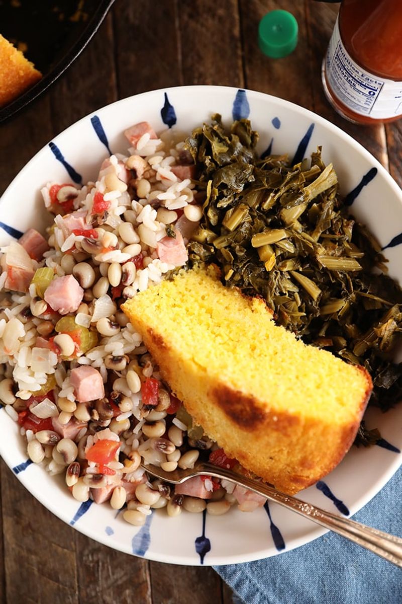 Black-Eyed Peas and Cornbread (Southern US Tradition)