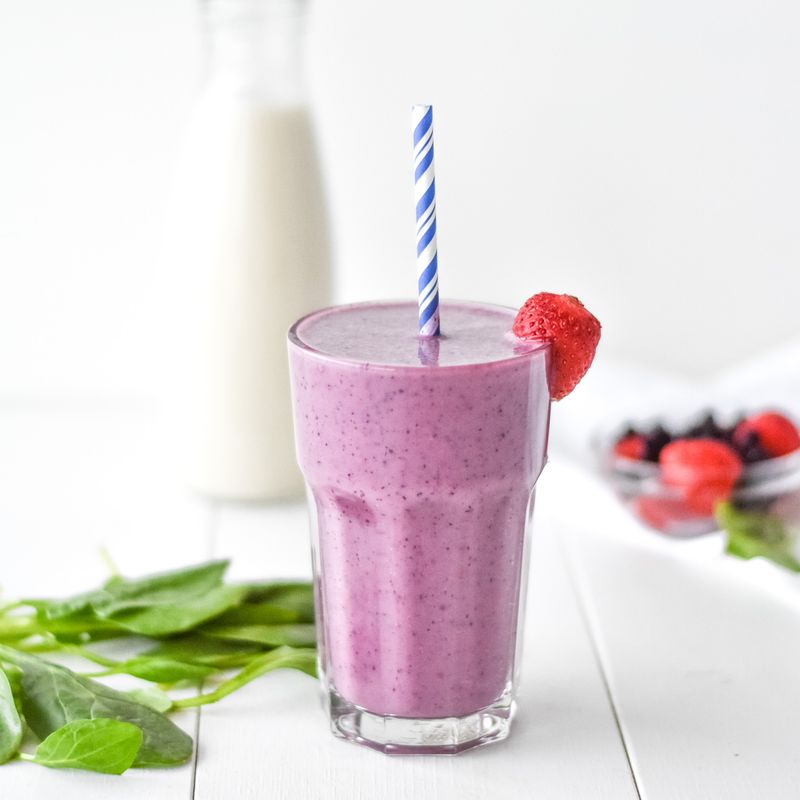 Smoothie with Spinach and Berries