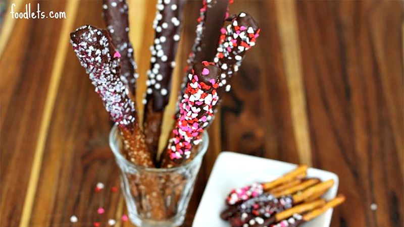 Chocolate-Dipped Pretzels