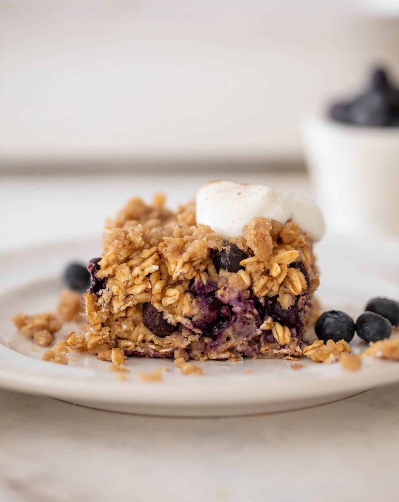 Baked Oatmeal with Blueberries and Cinnamon