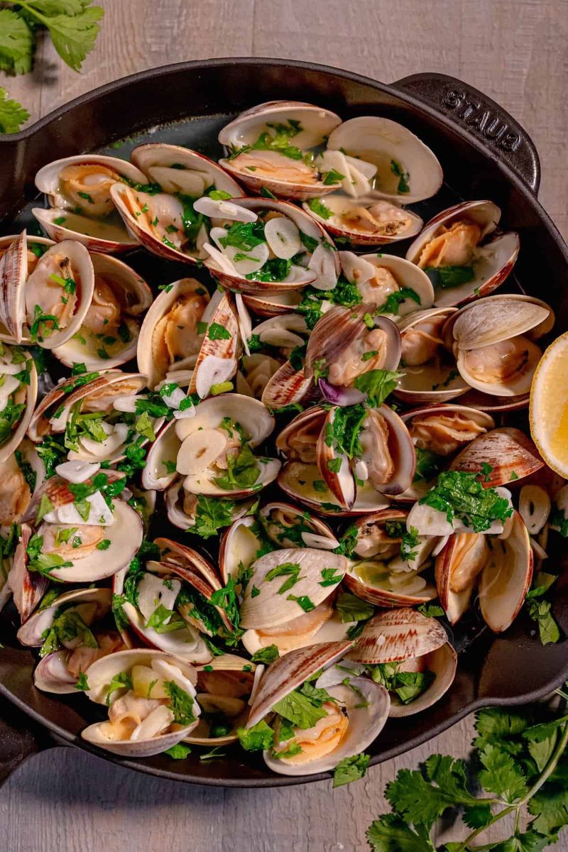 Amêijoas à Bulhão Pato (Clams in Garlic and Cilantro Sauce)