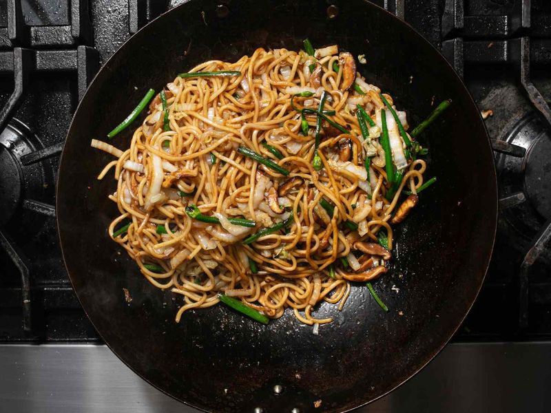 Stir-Fried Noodles With Egg (Lo Mein Style)