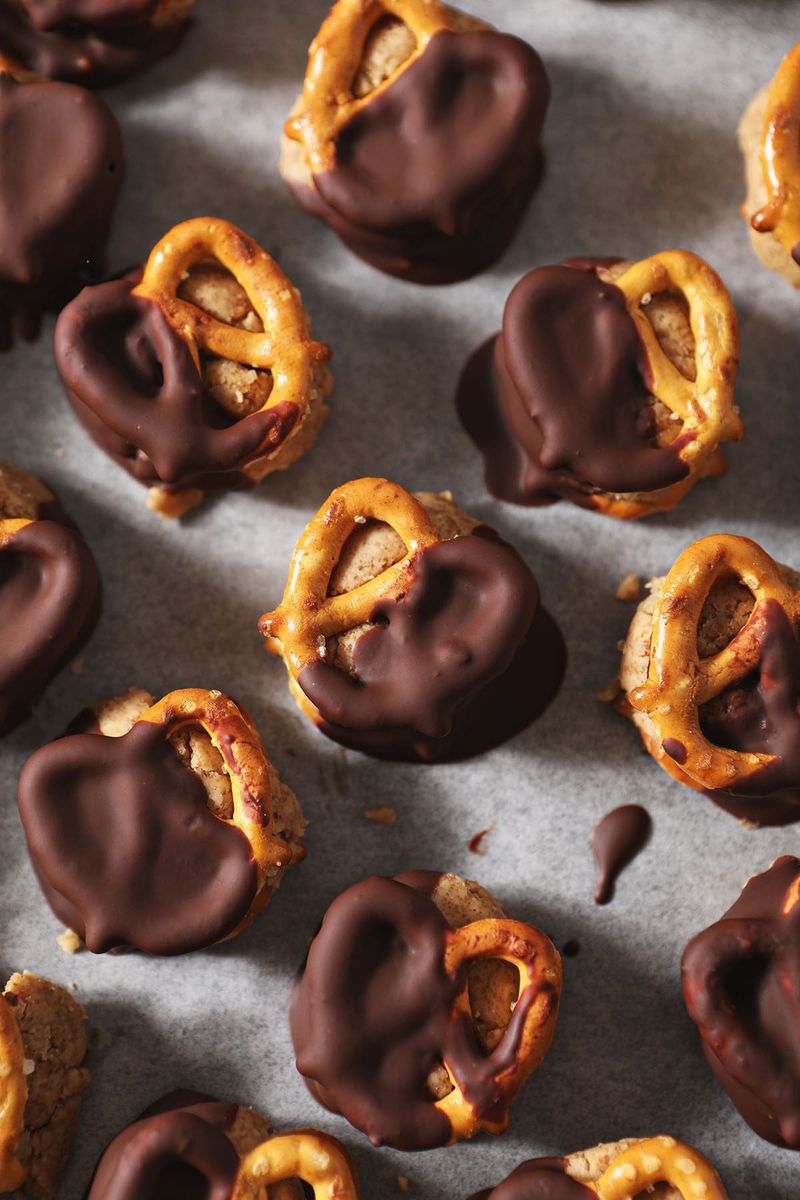 Peanut Butter Pretzel Bites