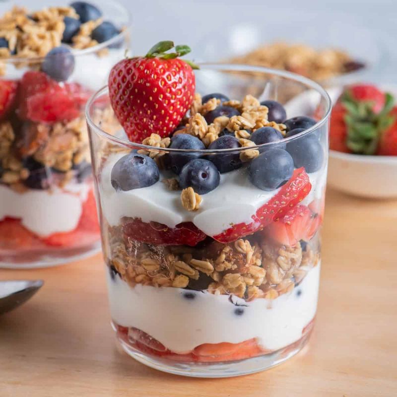 Make a Quick Yoghurt Parfait With Granola