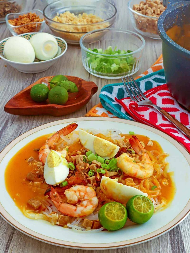 Filipino Pancit Palabok