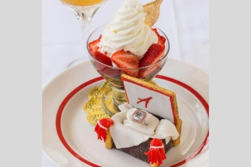 Arnaud's French 75 Bar Strawberry Dessert, New Orleans