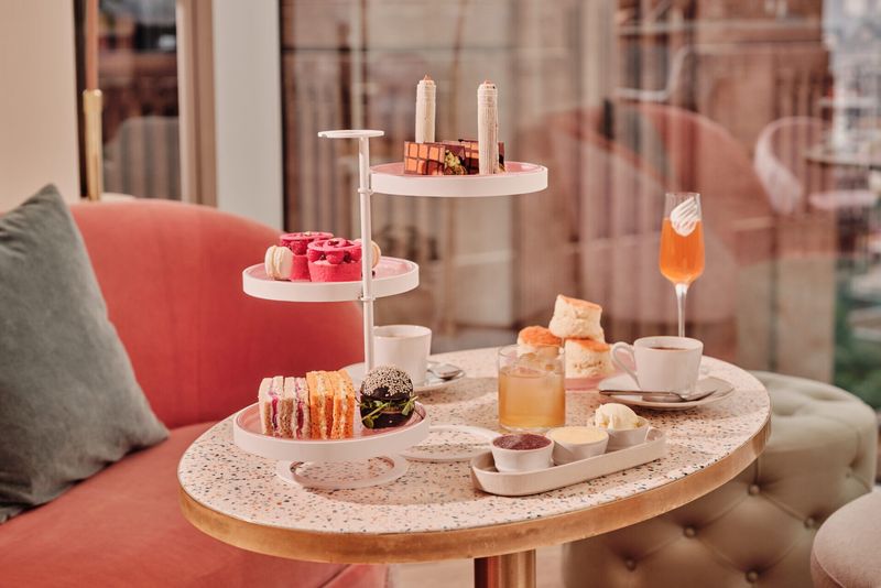 The Victoria Sponge with Edible Gold, London