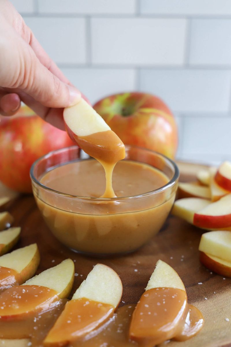 Apple Slices with Caramel Dip