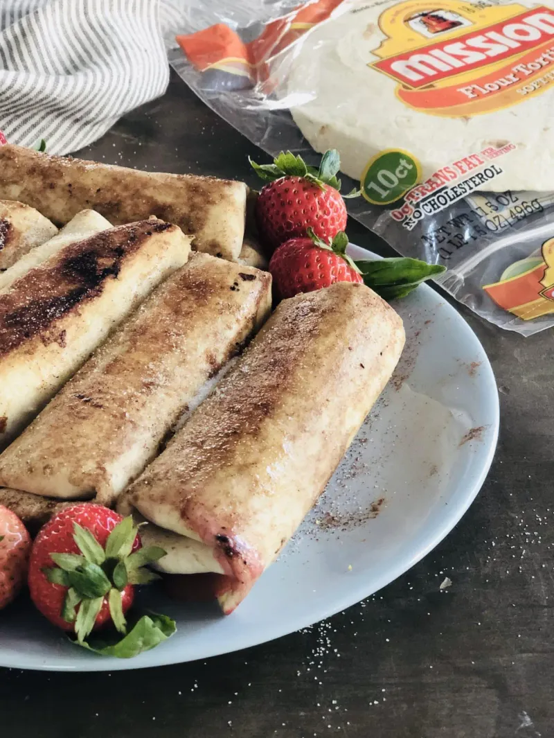 Strawberry and Cream Cheese Roll-Ups
