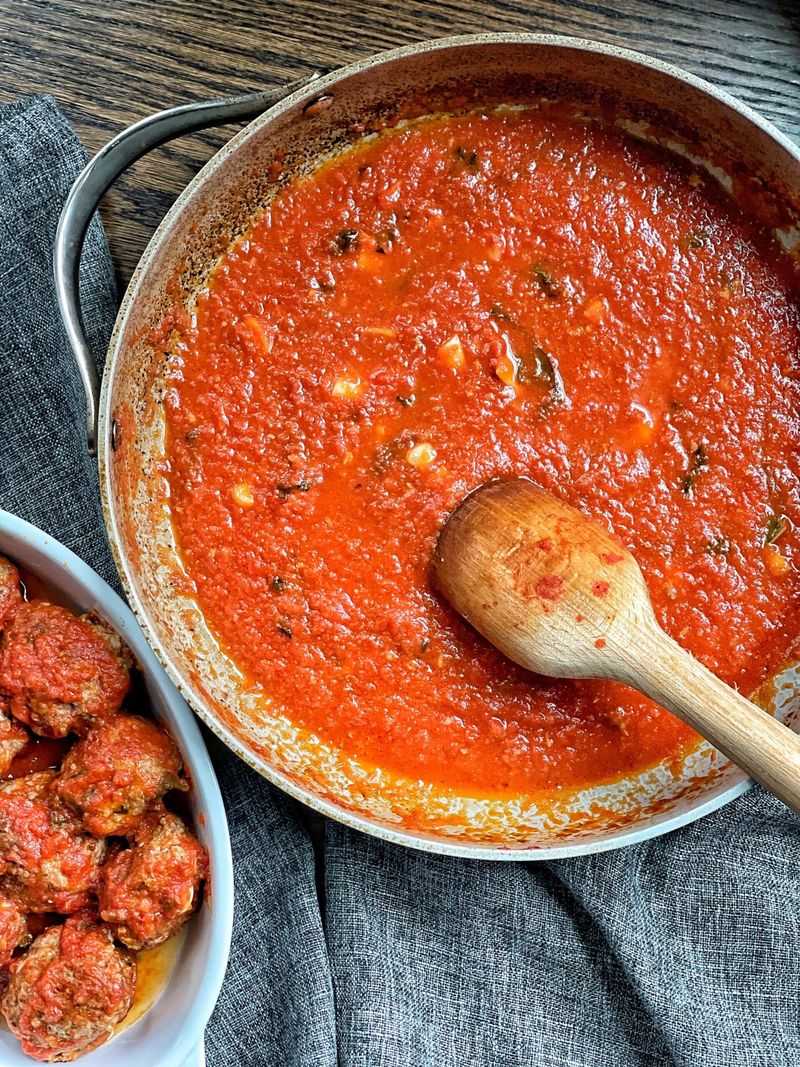 Tomato Sauce Slow-Cooking