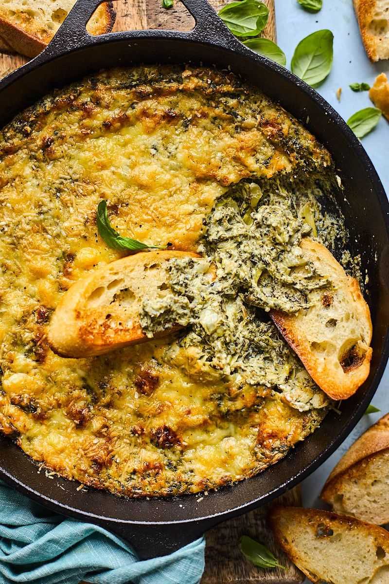 Cheesy Spinach Artichoke Dip