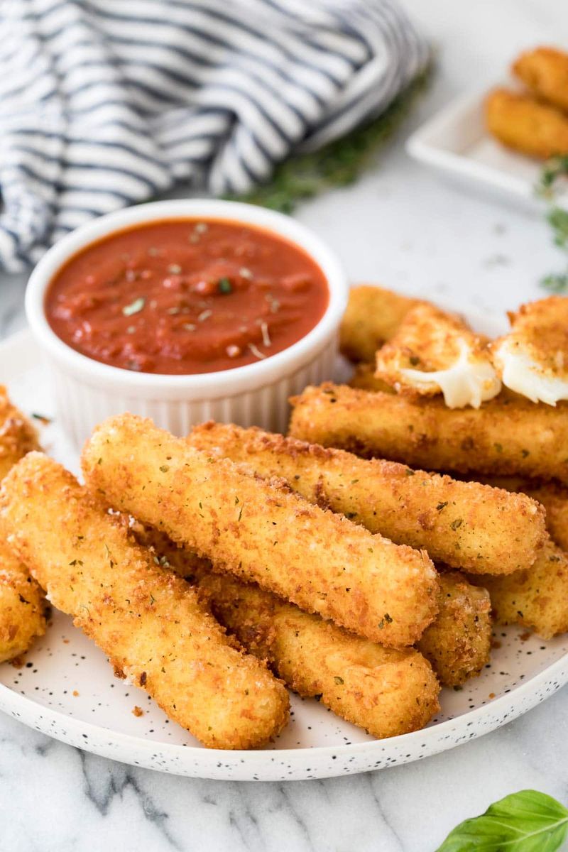 Mozzarella Sticks with Marinara Sauce