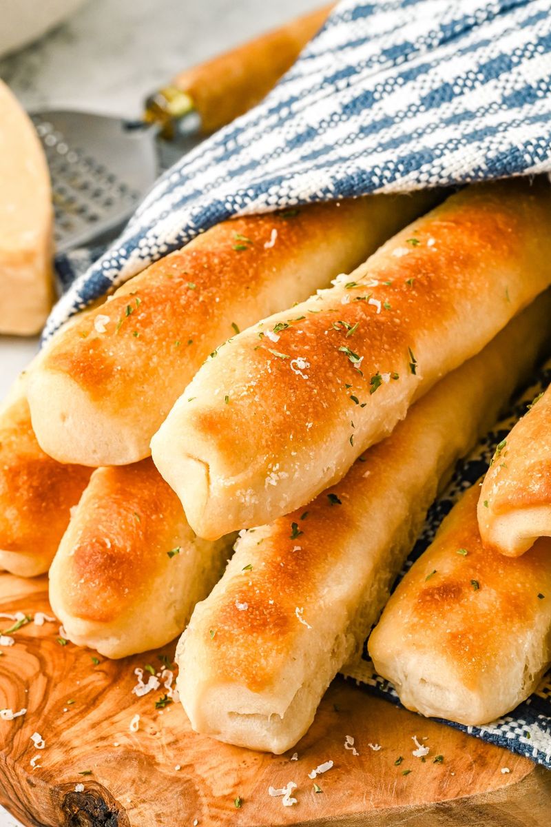 Olive Garden Breadsticks and Alfredo Sauce