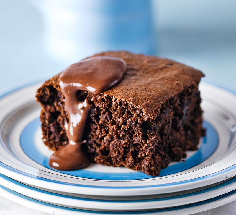 Sponge Cake with Chocolate Sauce