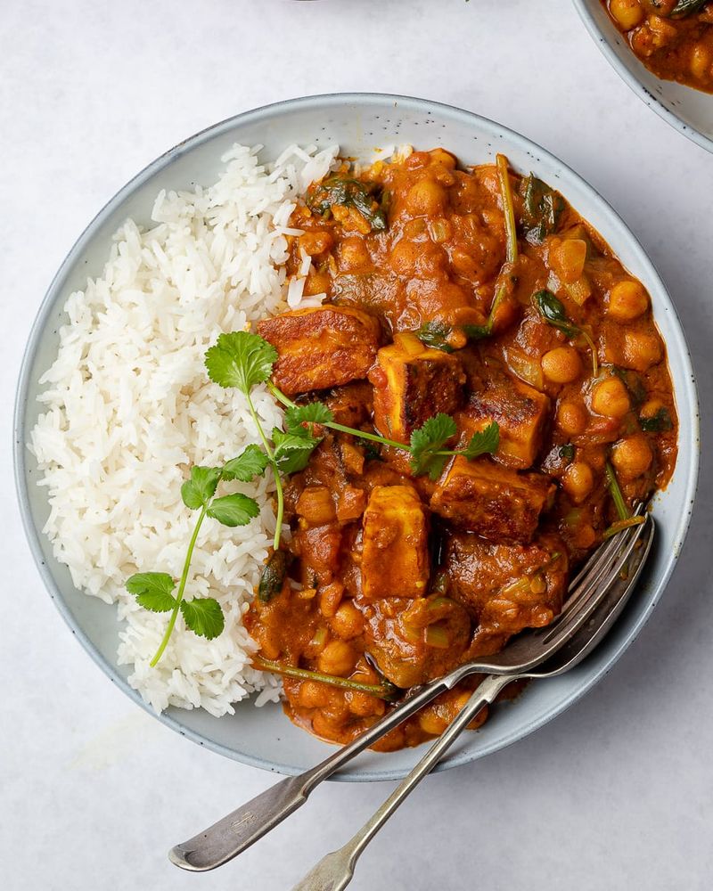 Halloumi and Chickpea Curry