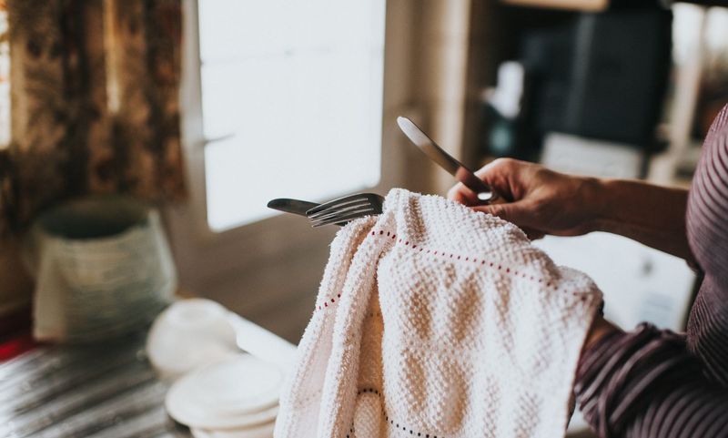 Drying Dishes by Hand Instead of Using the Rack
