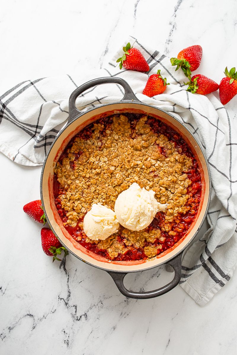 Rhubarb and Strawberry Crumble