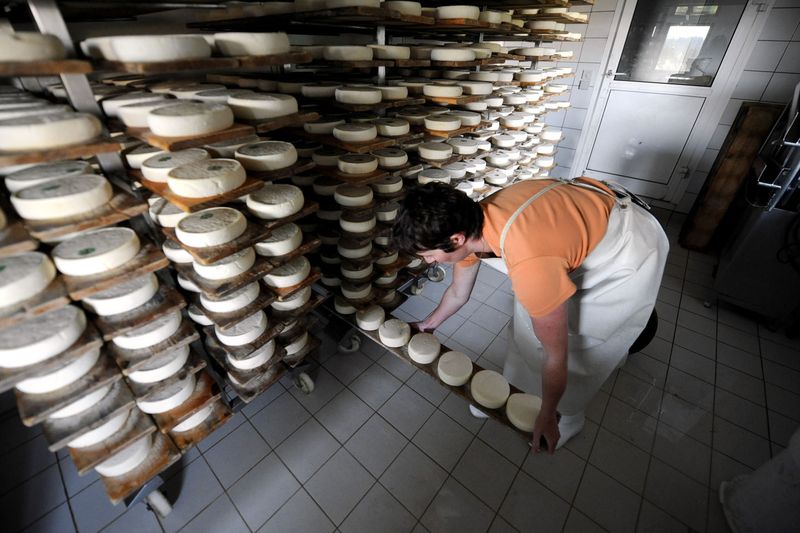 No Eating Certain Cheeses in France Unless They Are Unpasteurized