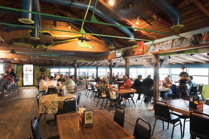 Gator Joe's Beach Bar & Grill, Ocklawaha, Florida