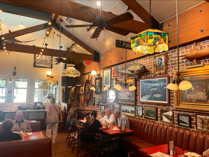 The Crab Cooker: Newport Beach's Red Building of Seafood Dreams - California