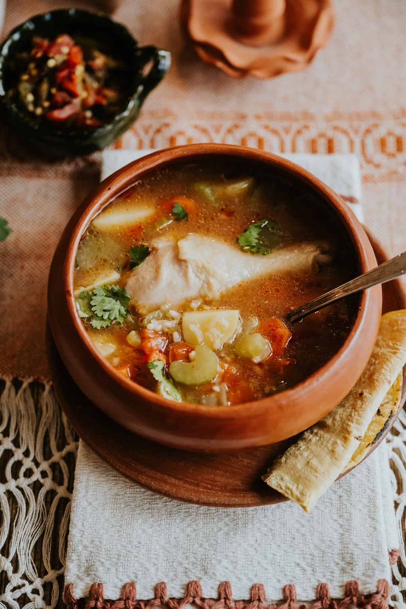 Caldo de Pollo