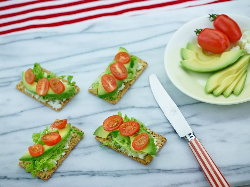Whole Grain Crackers with Avocado and Tomato