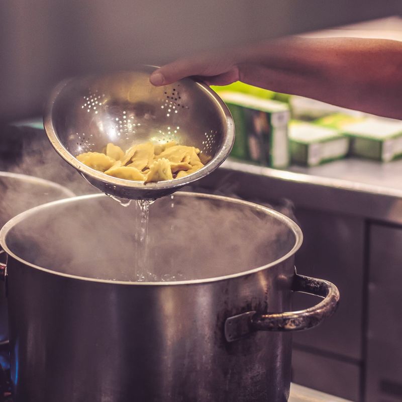 Adding Oil to Pasta Water