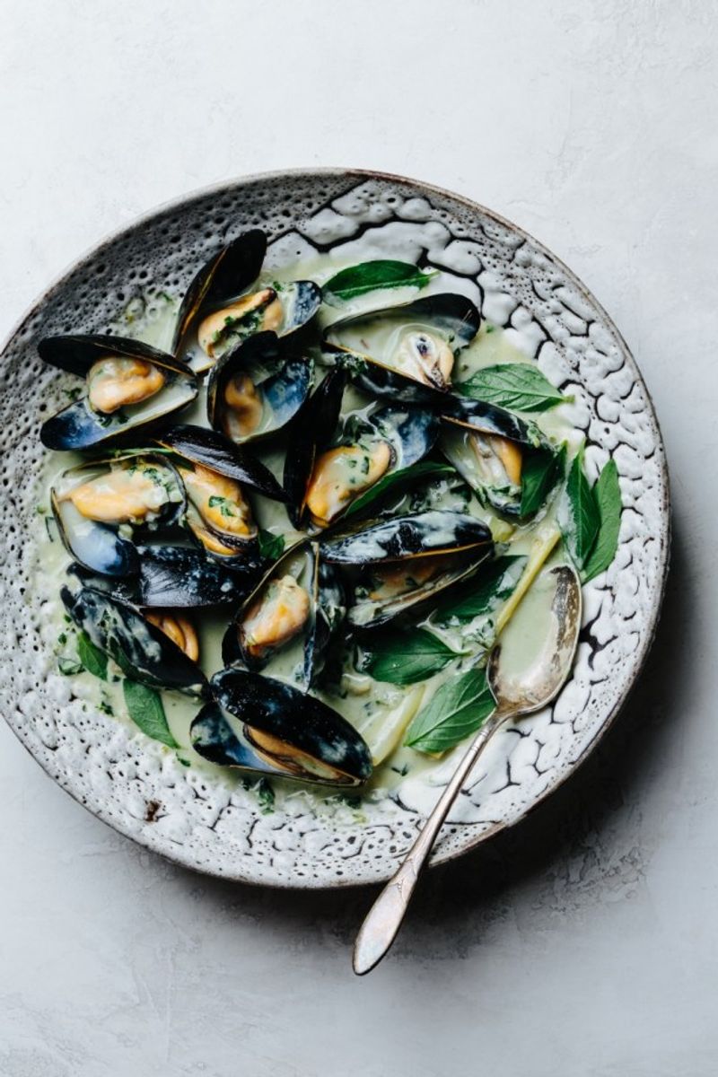 Coconut Curry Mussels