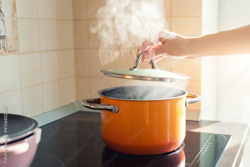 Covering Pots and Pans with a Lid While Cooking