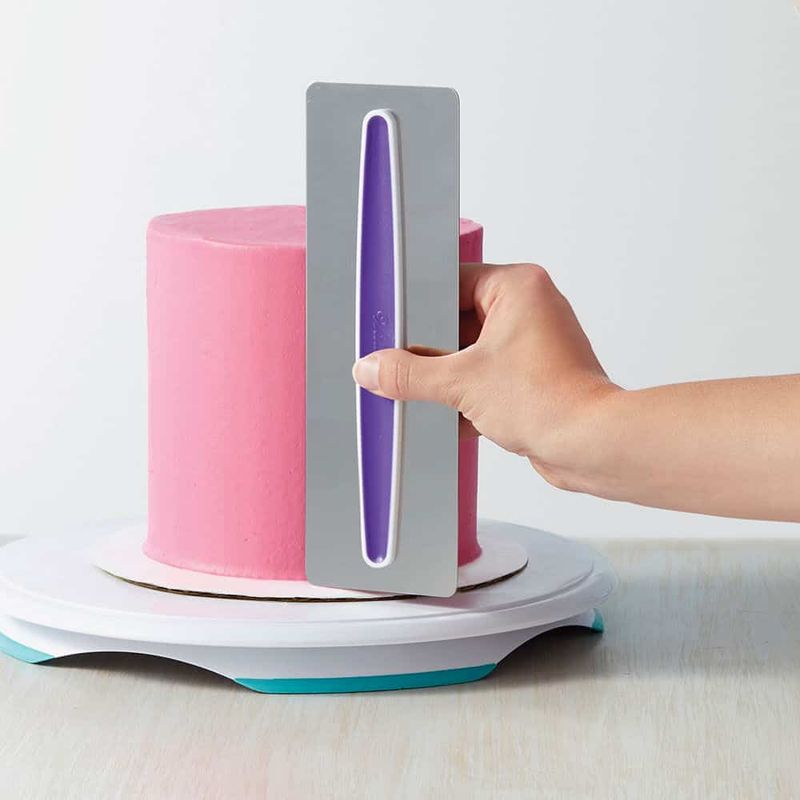 Frosting a Cake with a Perfectly Smooth Layer