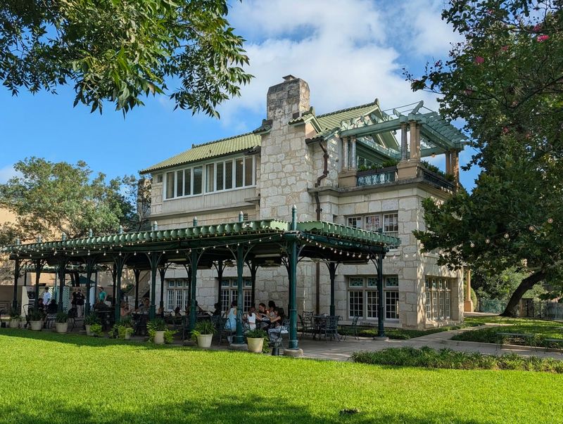 The Guenther House