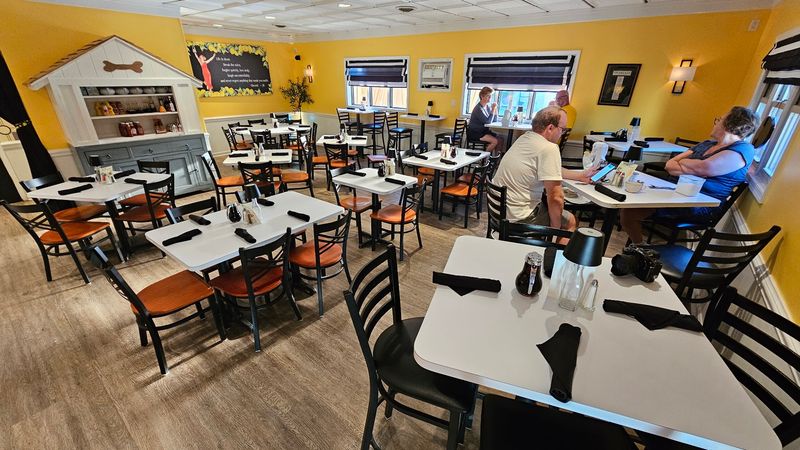The little Lemon Leaf Diner