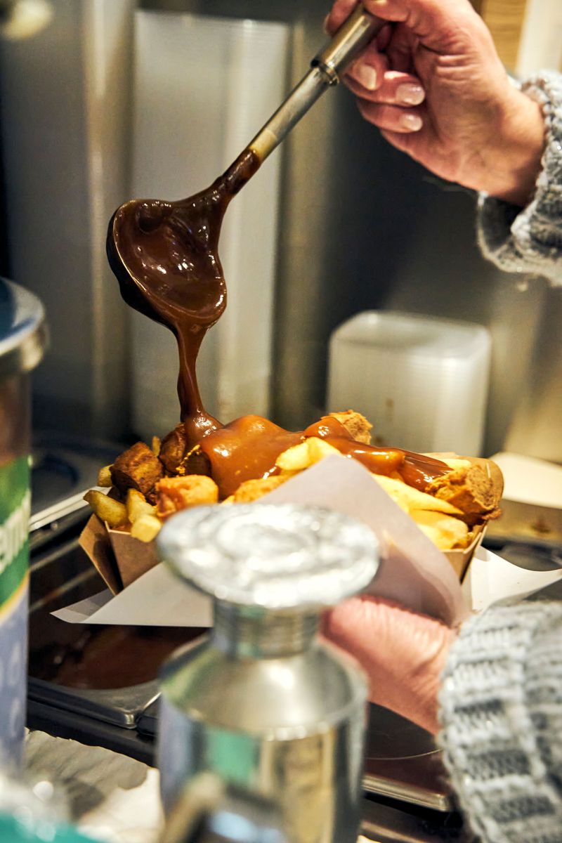 Cheesy Chips And Gravy