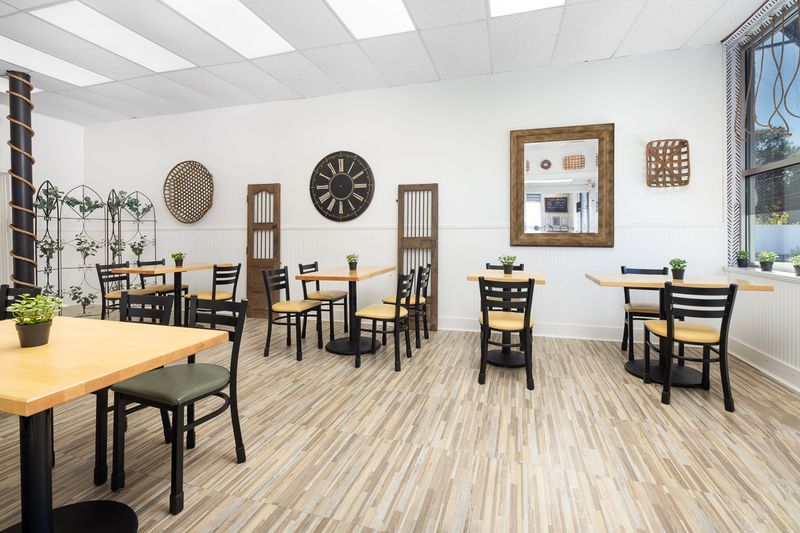 Island Table Bakery Restaurant